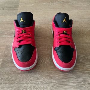 Women’s Jordan 1 Low ‘Siren Red’